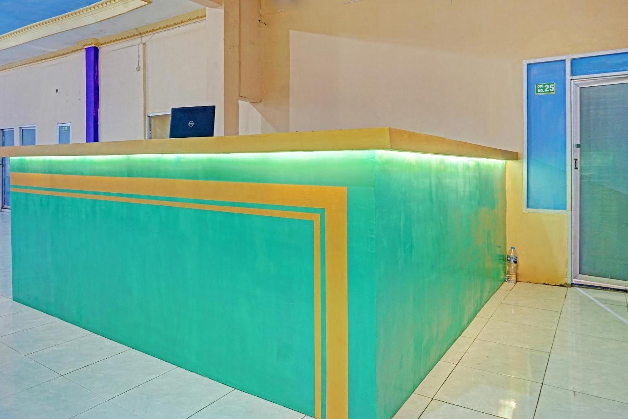 Oyo 91825 Ayu Lestari Homestay Nganjuk Ngoại thất bức ảnh