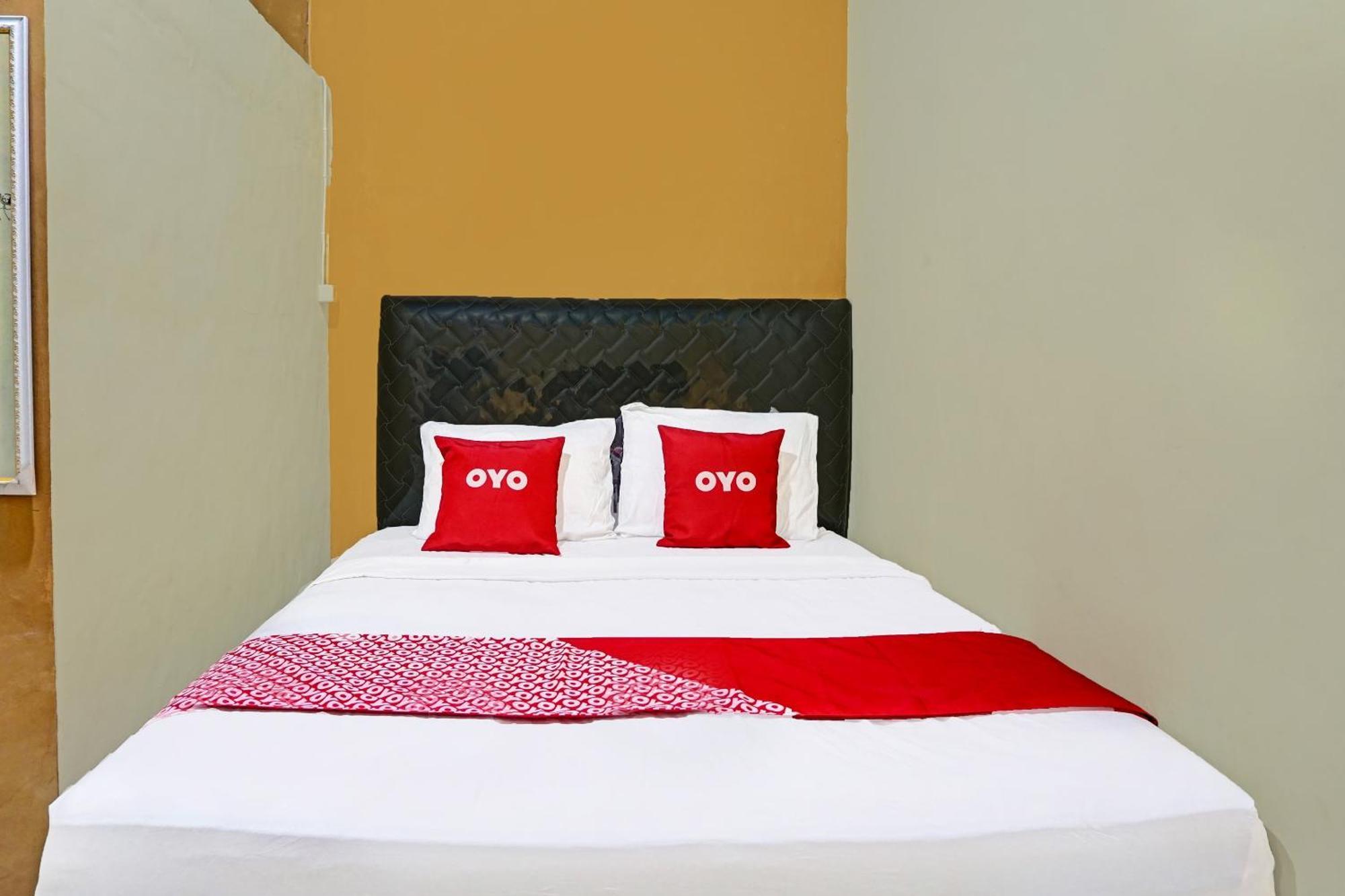 Oyo 91825 Ayu Lestari Homestay Nganjuk Ngoại thất bức ảnh