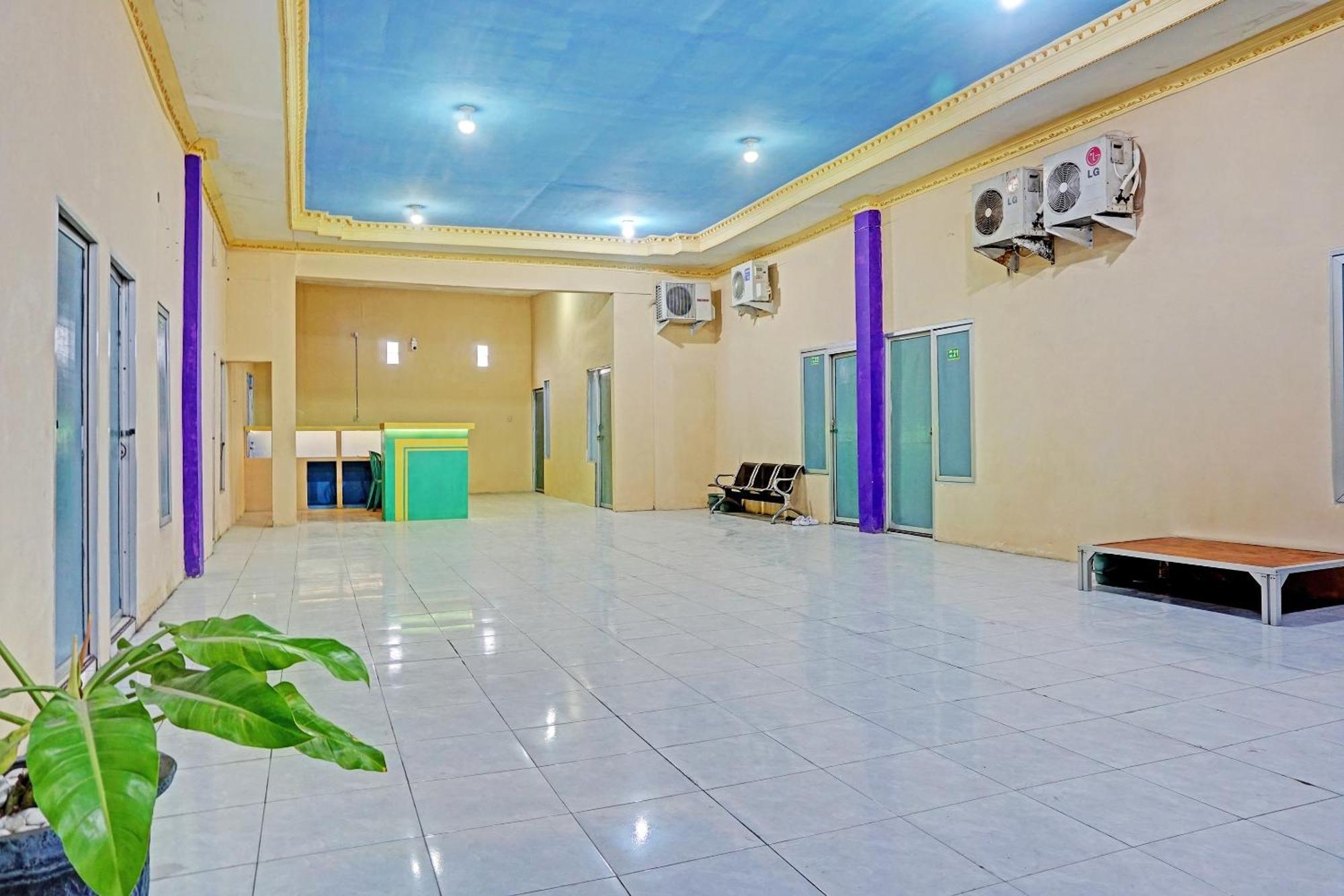 Oyo 91825 Ayu Lestari Homestay Nganjuk Ngoại thất bức ảnh