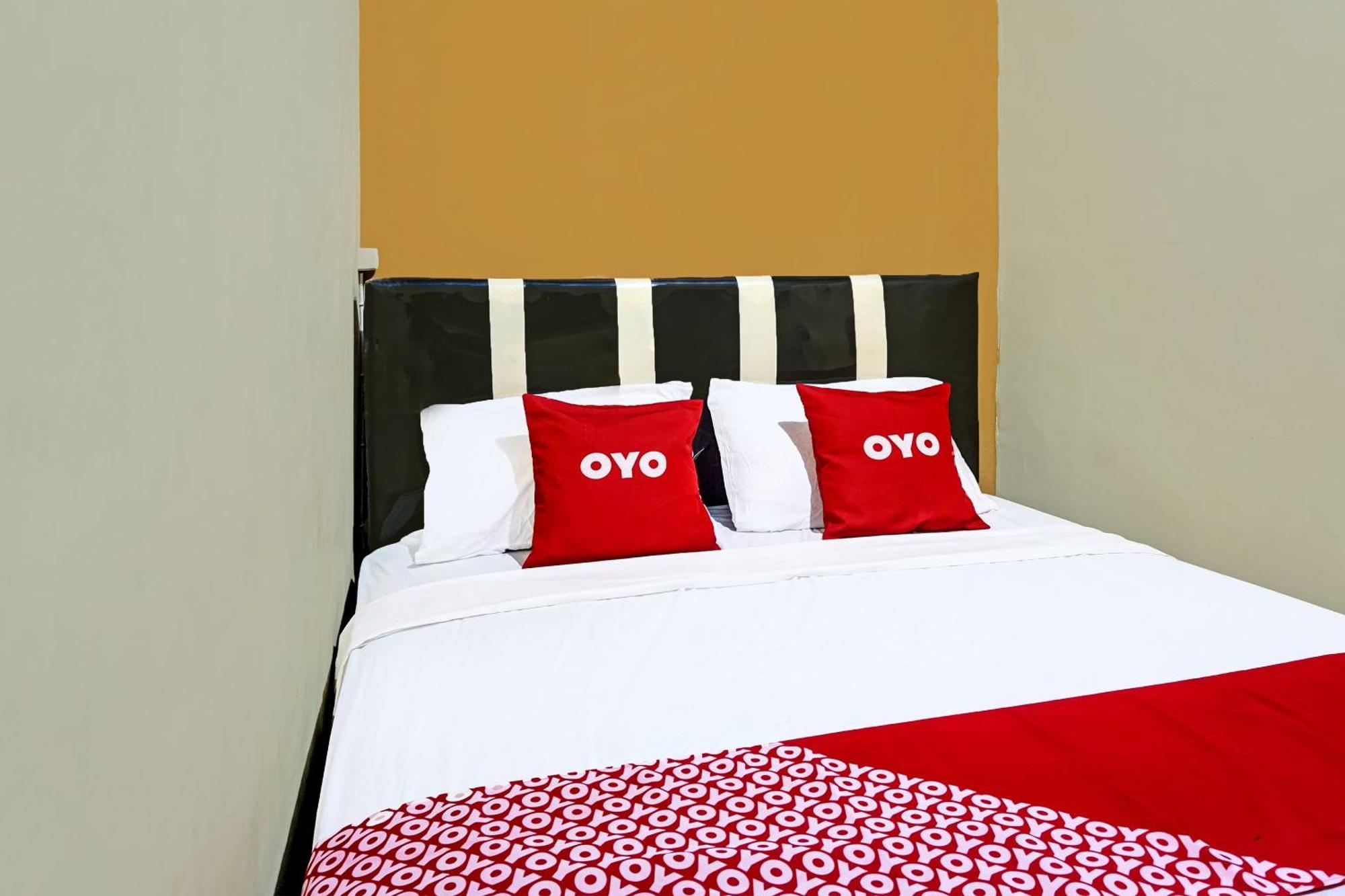 Oyo 91825 Ayu Lestari Homestay Nganjuk Ngoại thất bức ảnh