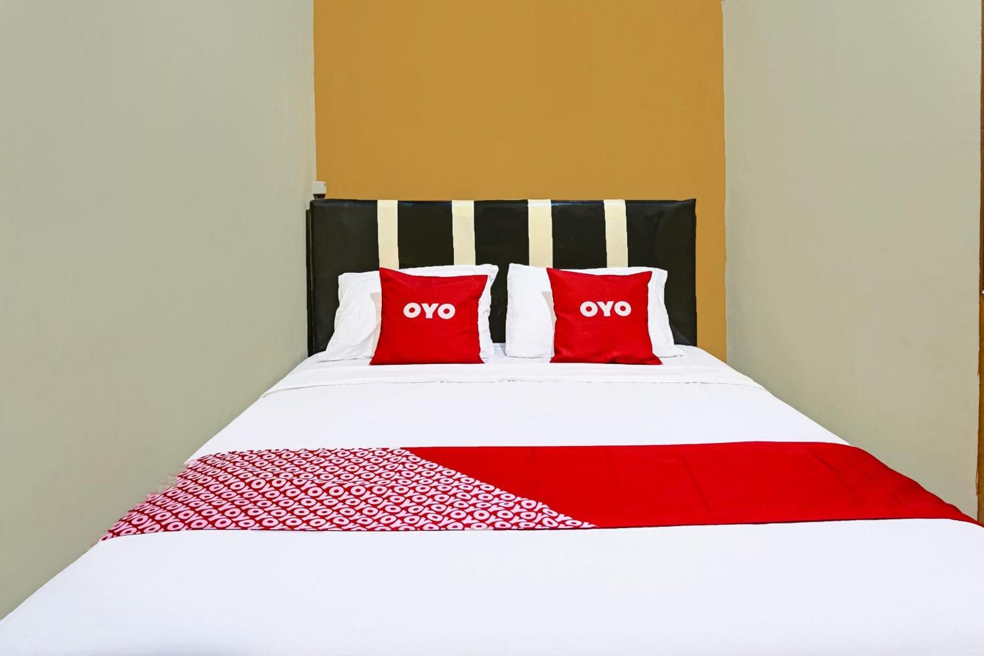 Oyo 91825 Ayu Lestari Homestay Nganjuk Ngoại thất bức ảnh