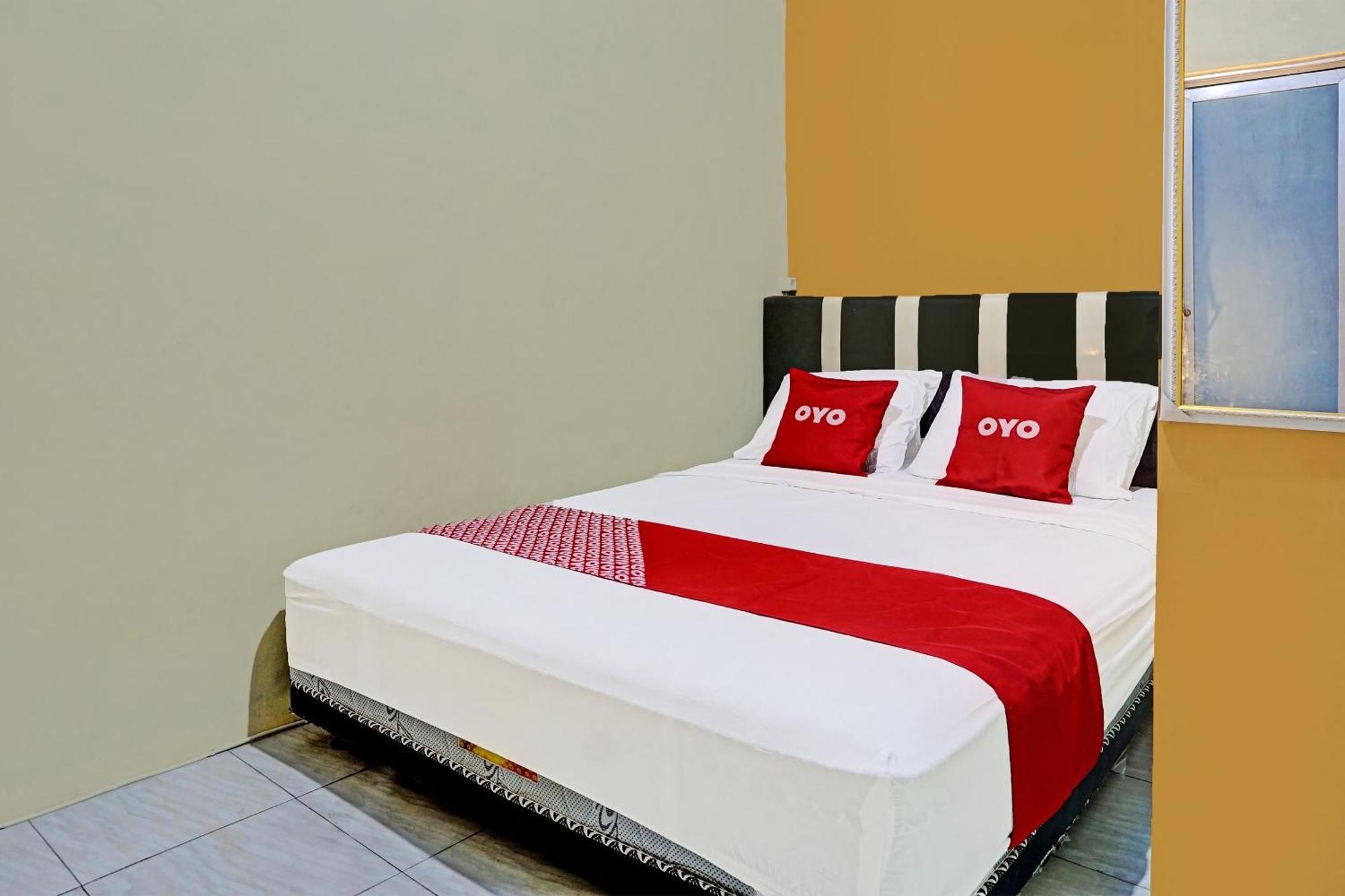 Oyo 91825 Ayu Lestari Homestay Nganjuk Ngoại thất bức ảnh